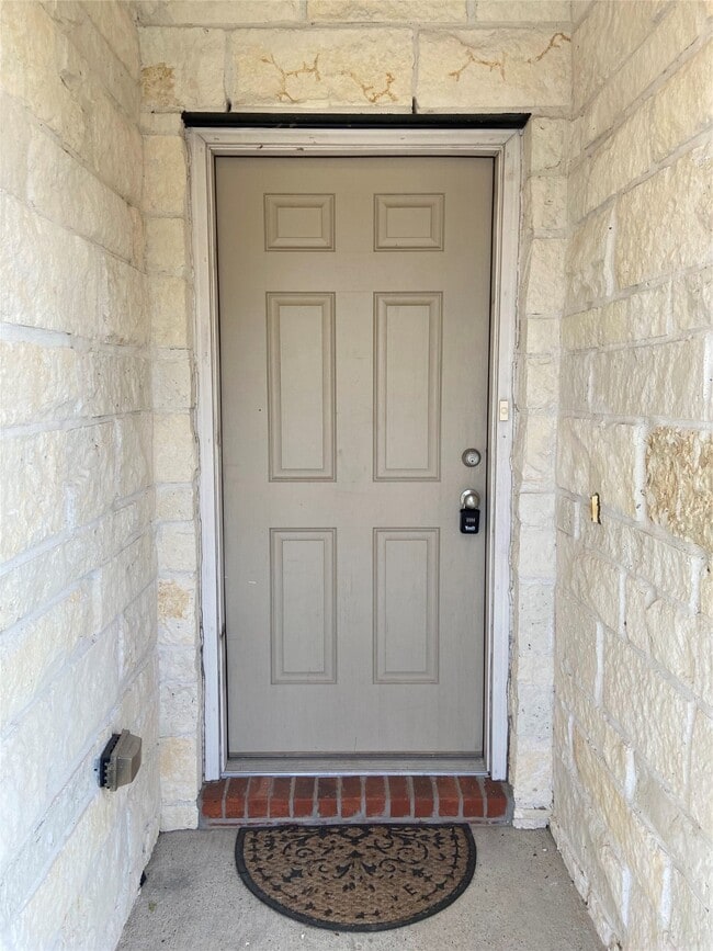 Photo - 819 Messina Ln