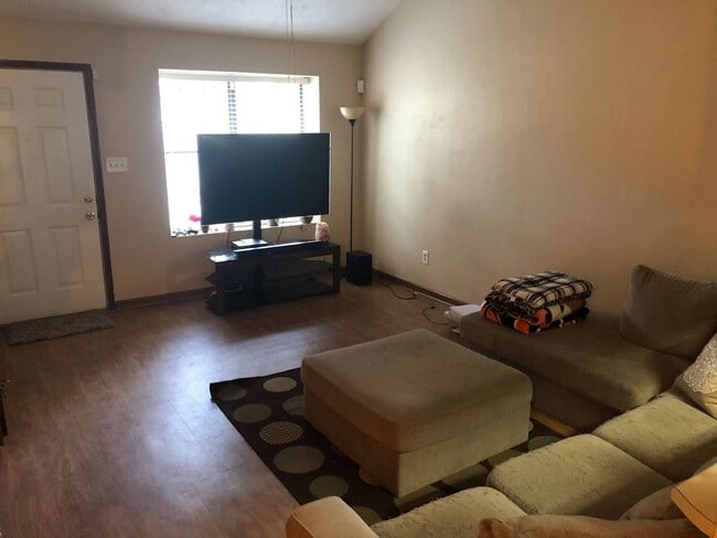 Photo - Two-Story 2 bed/2bath townhouse off Park Avenue!