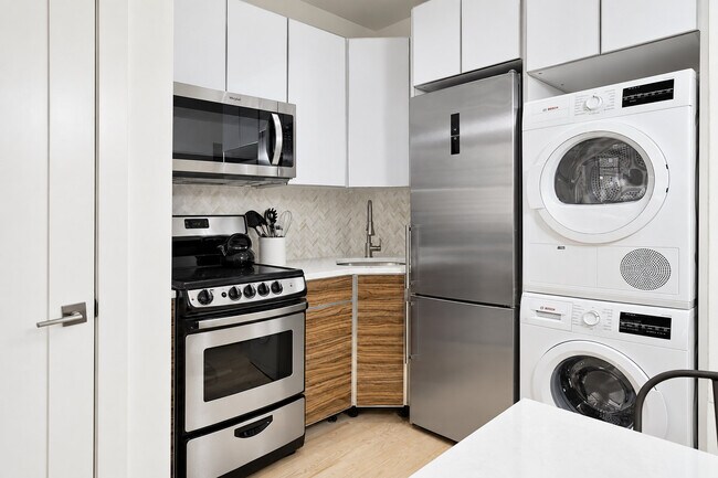 241 E 24th St Unit SI ID1021819P
