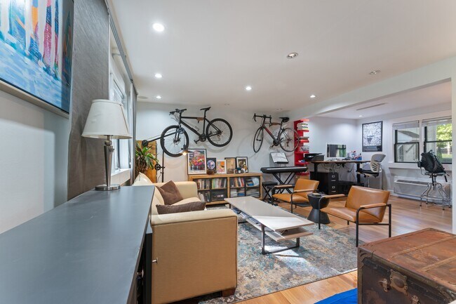 Photo - 929 St Marys St