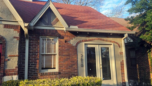 Photo - 2610 Woodlawn Dr