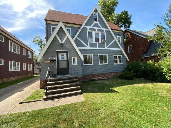 Building Photo - 1478 Sherbrook Rd Unit Lower