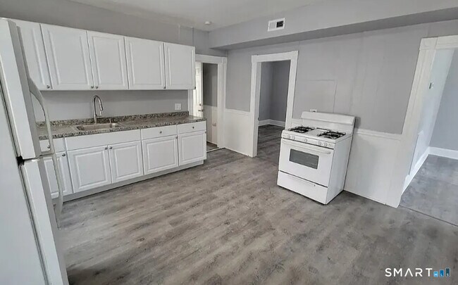 Photo - 174 Broad St