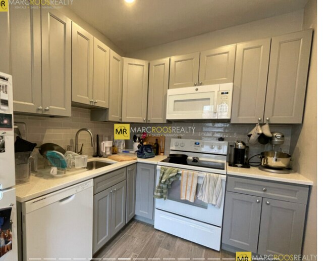 Photo - 370 Chestnut Hill Ave