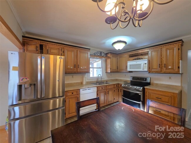 Photo - 256 Georgewoods Dr