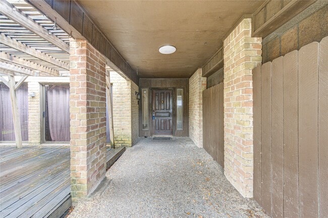 Photo - 165 Old Bridge Lake St