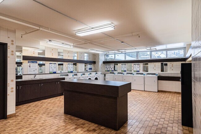 Photo - 1276 Av des Pins O Unit SI ID1364168P