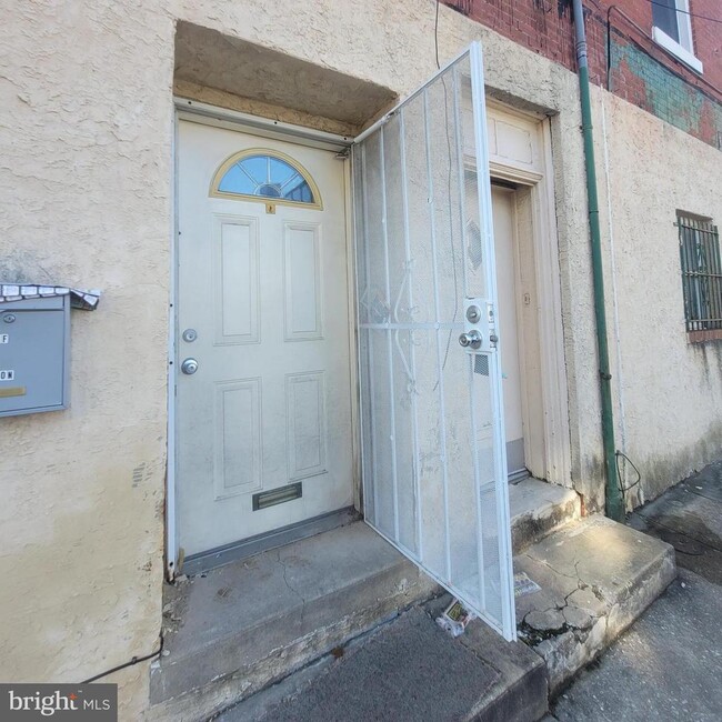 Photo - 166 Manheim St Townhome