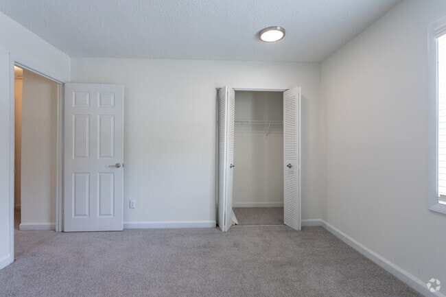 2BR, 1.5BA - 850SF - Bedroom