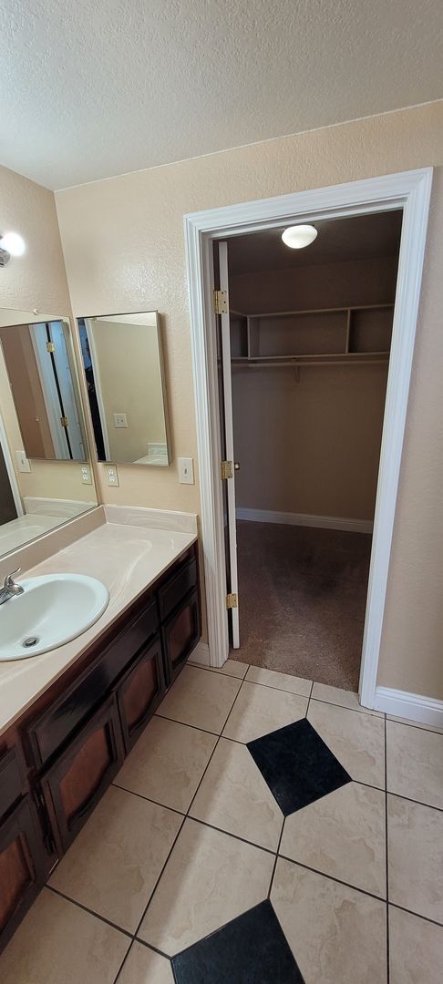 Photo - Move in ready w B-I pool