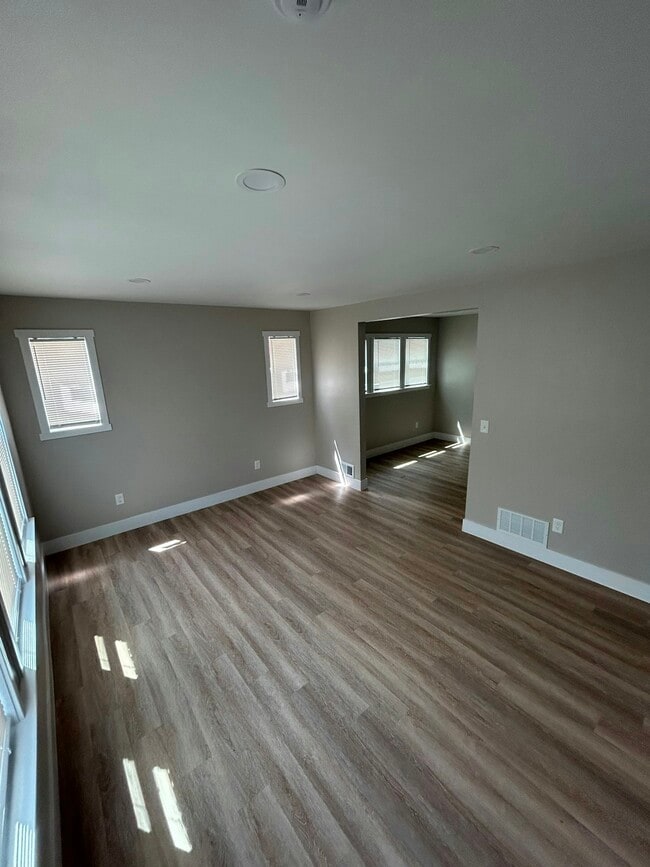 13723 Mapleridge St Unit 1st Floor
