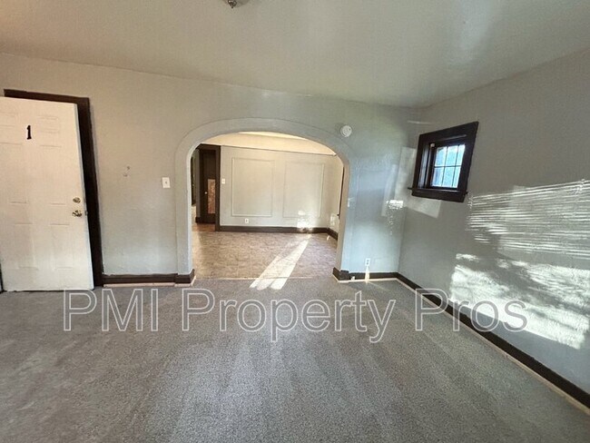 Building Photo - 3112 N 38th St Unit 1 Rental