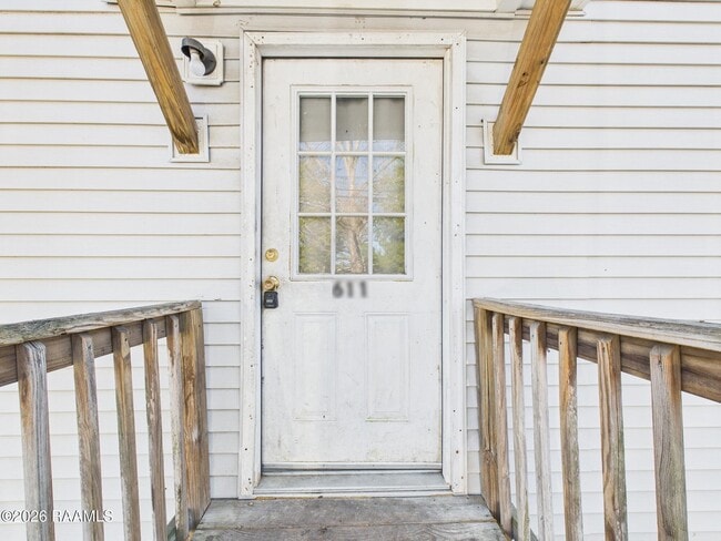 Photo - 611 Walker Rd