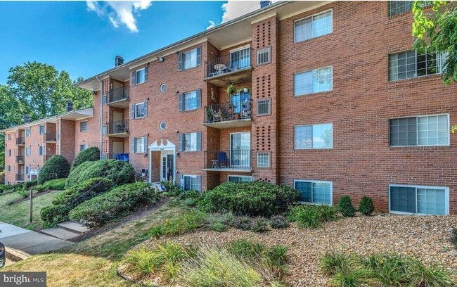 Building Photo - 1543 Colonial Dr Unit T2 Rental
