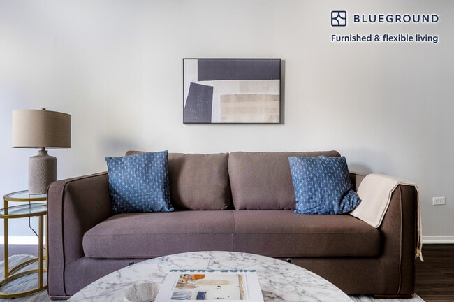 Photo - 200 E Illinois St Unidad FL11-ID878