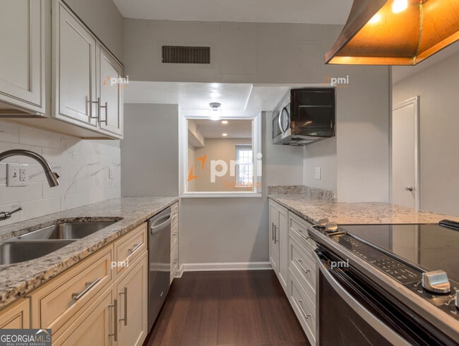 Photo - 3083 Colonial Way Unidad C