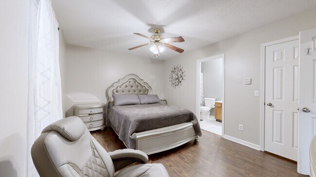 Photo - 2553 Hillingdon Dr