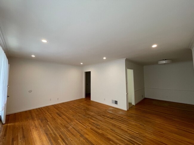 Photo - 1059-1059 S Genesee Ave Unit 1057