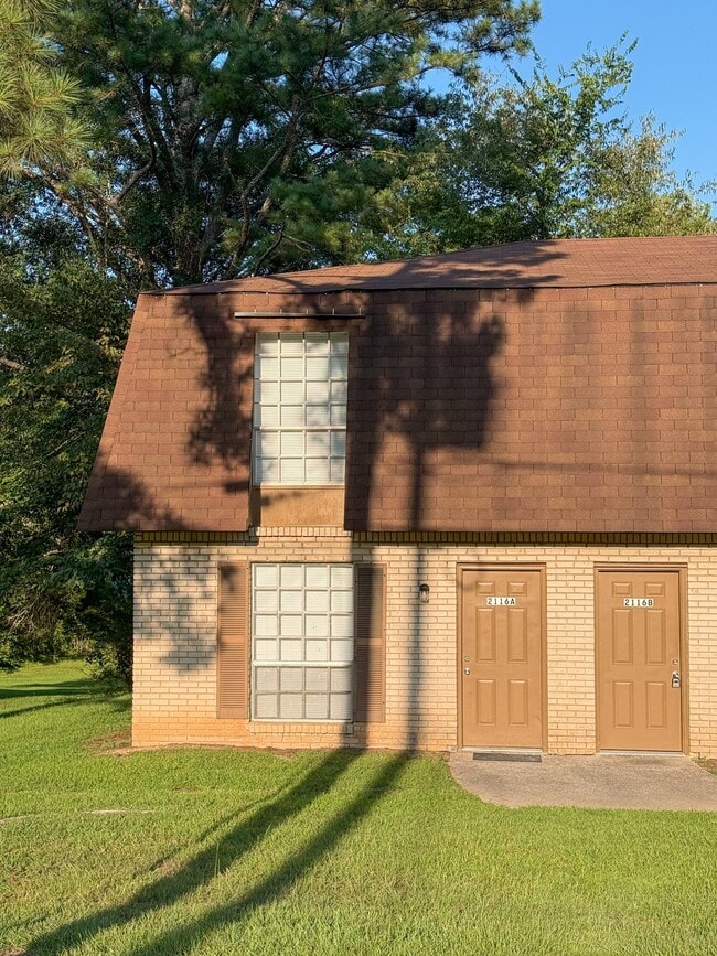 Building Photo - 2116 Francis St Unit A