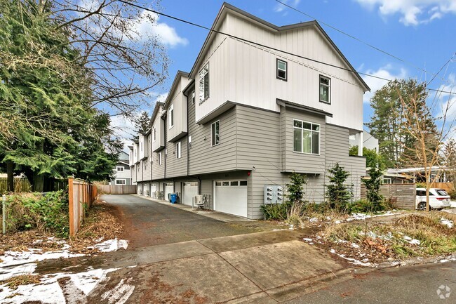 Building Photo - 4bed/4 bath Modern Townhome with High-End ...