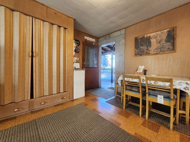Photo - SKI LEASE: Close to Bus Line, Full Kitchen...