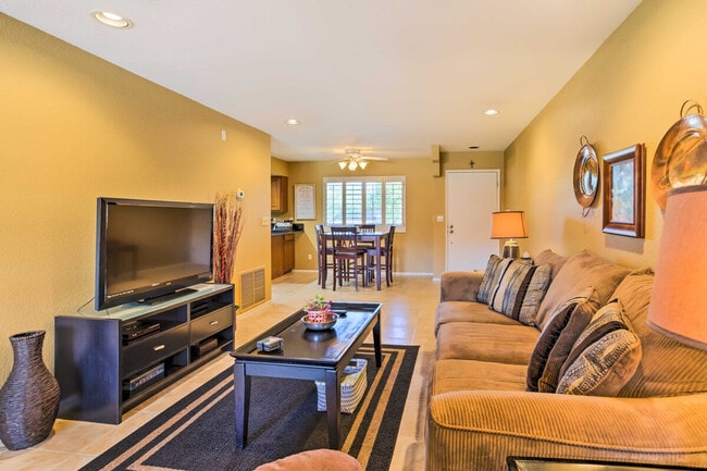 Photo - 12212 N Paradise Vlg Pkwy S Unidad ID1385834P