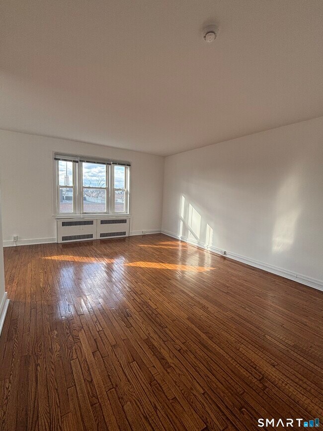 70 Strawberry Hill Ave Unit 3-3B