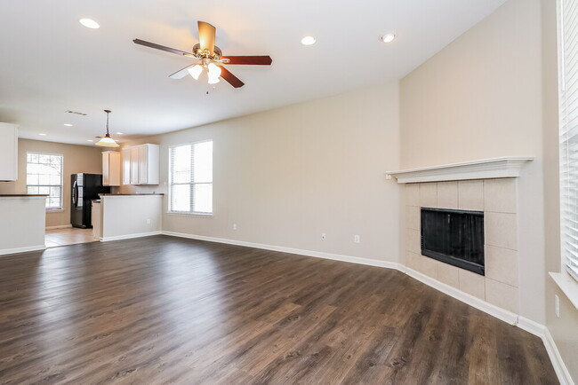 Photo - 408 Lead Creek Dr