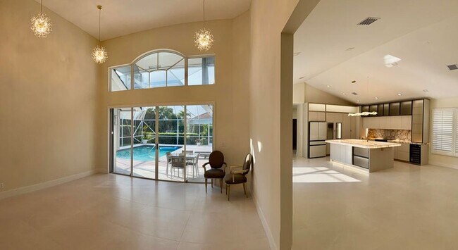 7686 La Corniche Cir