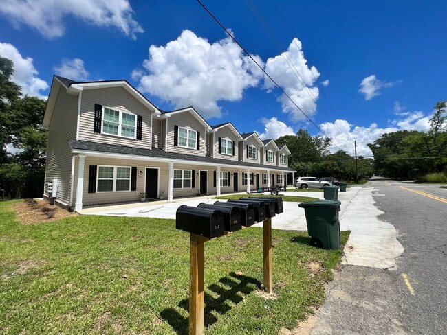 Photo - 309 Broad St