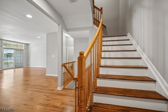 Photo - 915 Kensington Ln