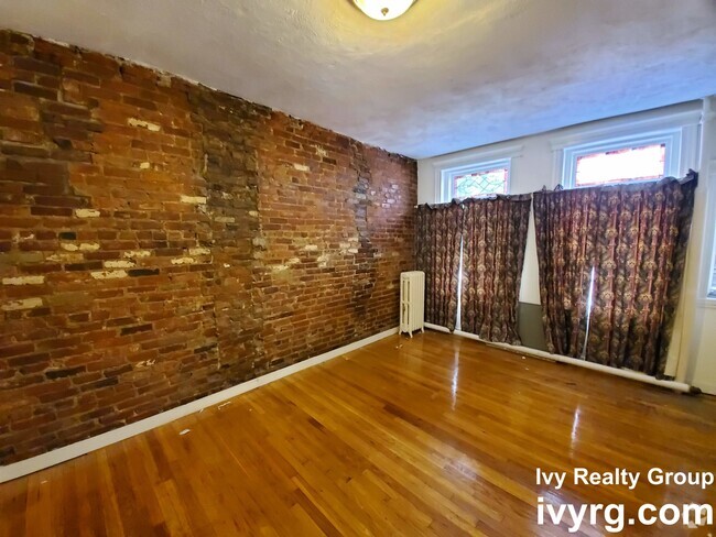 Building Photo - 23 Temple St Unit 1 Rental