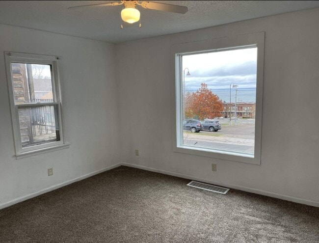 Photo - 627 E 5th St Unit 1