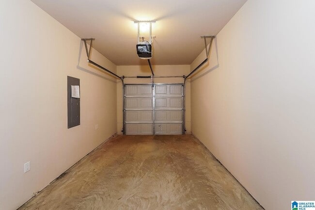 Photo - 7037 Broad St