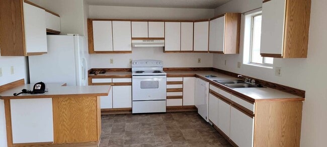 Photo - Great Duplex in SW Redmond