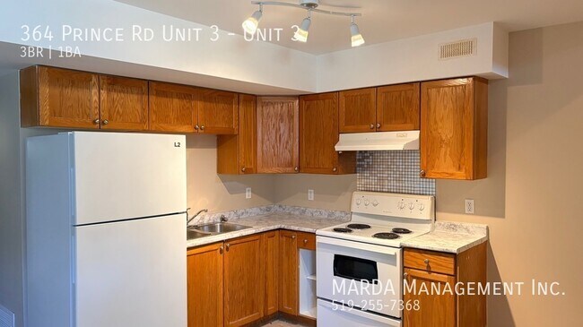 Photo - COZY 3 BEDROOM 1 BATH - WEST SANDWICH TOWN PLUS HYDRO & WATER! Unit 3