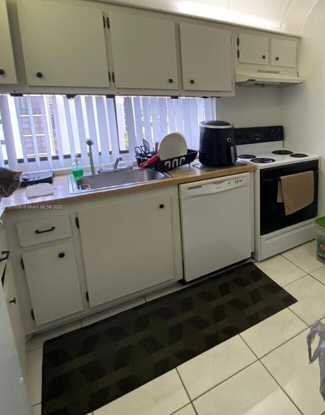 Photo - 16909 N Bay Rd Unidad 1009