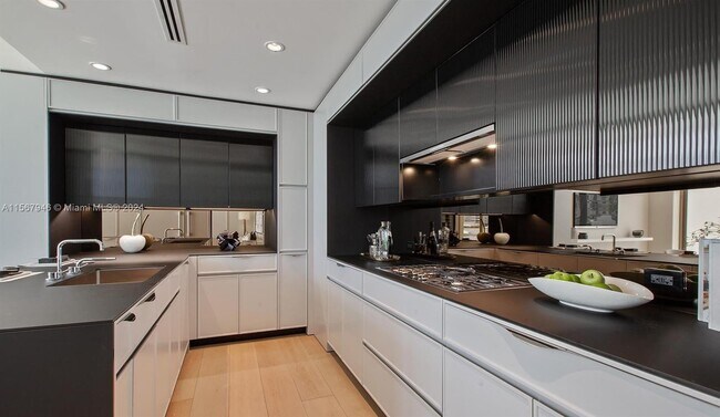 Photo - 300 Collins Ave Unit # PH2