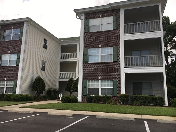 Building Photo - 1302 River Oaks Dr