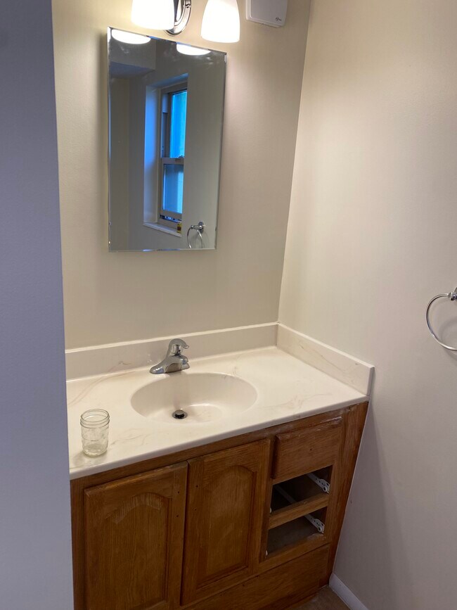 Bath - 2489 Pierce Ave Unit Ground level