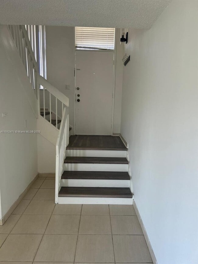 Photo - 563 NW 98th Ct