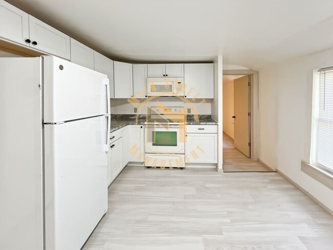 Building Photo - 354 Nicolet Blvd Unit Lower