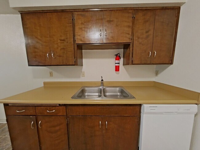 Photo - 3 Bedroom Duplex ~ Close to 9th Street ~ Pet Friendly Unidad 685 NW Linden