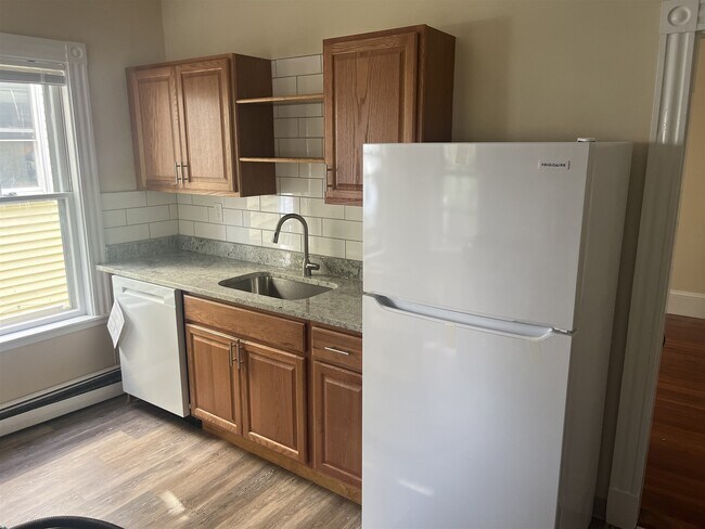 Building Photo - 202 Pearl St Unit 2