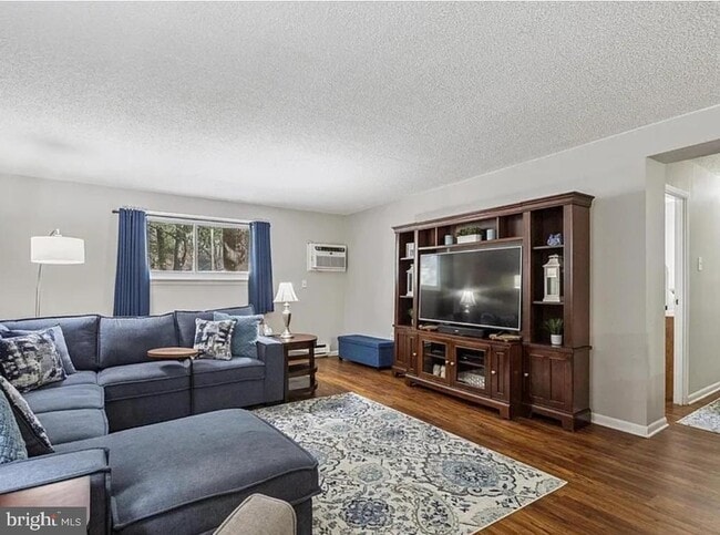 Building Photo - 400 Glendale Rd Unit B13