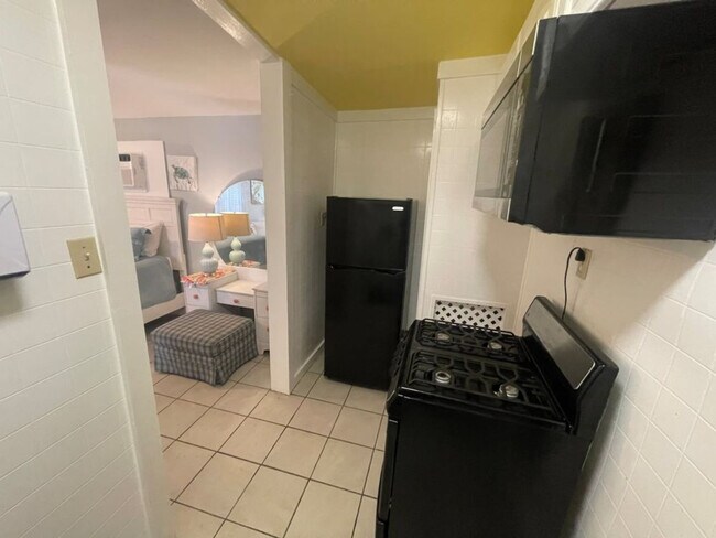 2317 Bernardo De Galvez Ave Unit SI ID1589281P