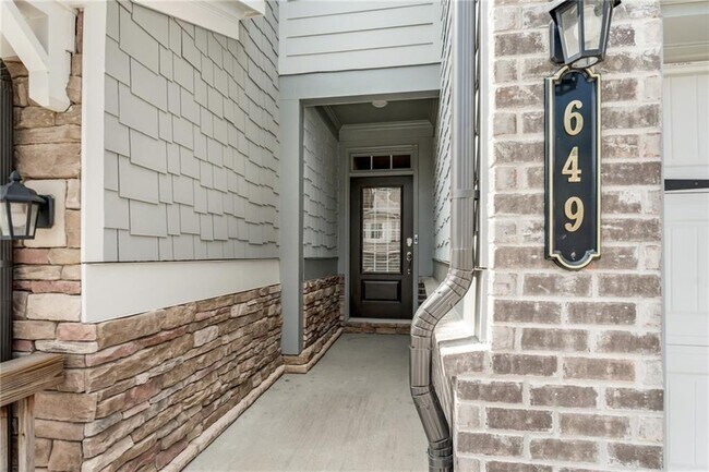 649 Isom Walk