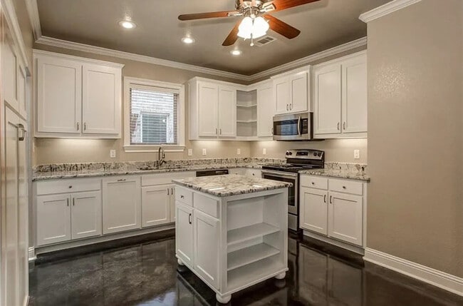 Photo - 2732 Sandage Ave