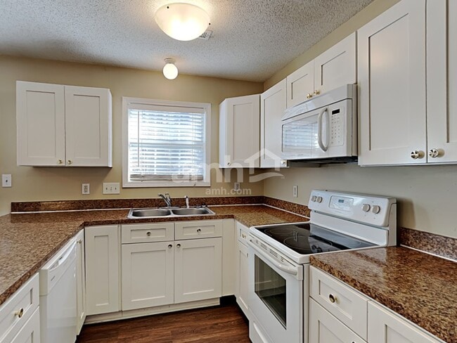 Photo - 8111 Kingston Dr