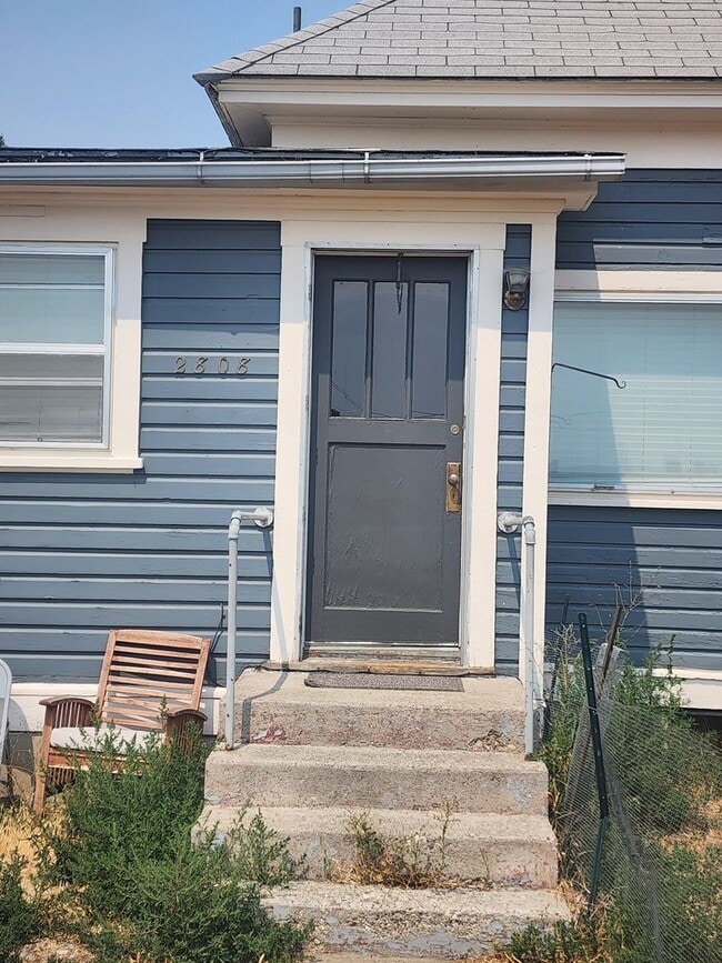 Building Photo - 1 Bedroom, 1 Bathroom Duplex